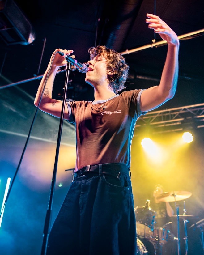 Alfie Jukes performing at Chalk in Brighton 