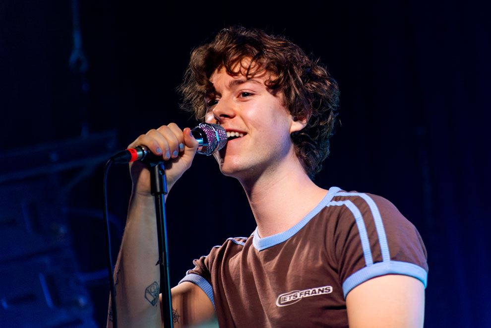 Singer songwriter Alfie Jukes performing at Chalk in Brighton 